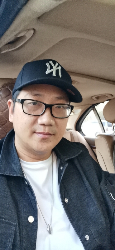 拥抱幸福的第一张照片--福建交友中心