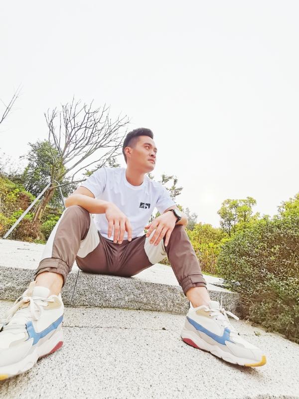 一个人，干净利落的第一张照片--福建交友中心